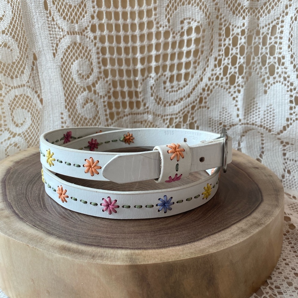 Vintage Dockers White Leather Belt – Floral Embroidered Boho Western